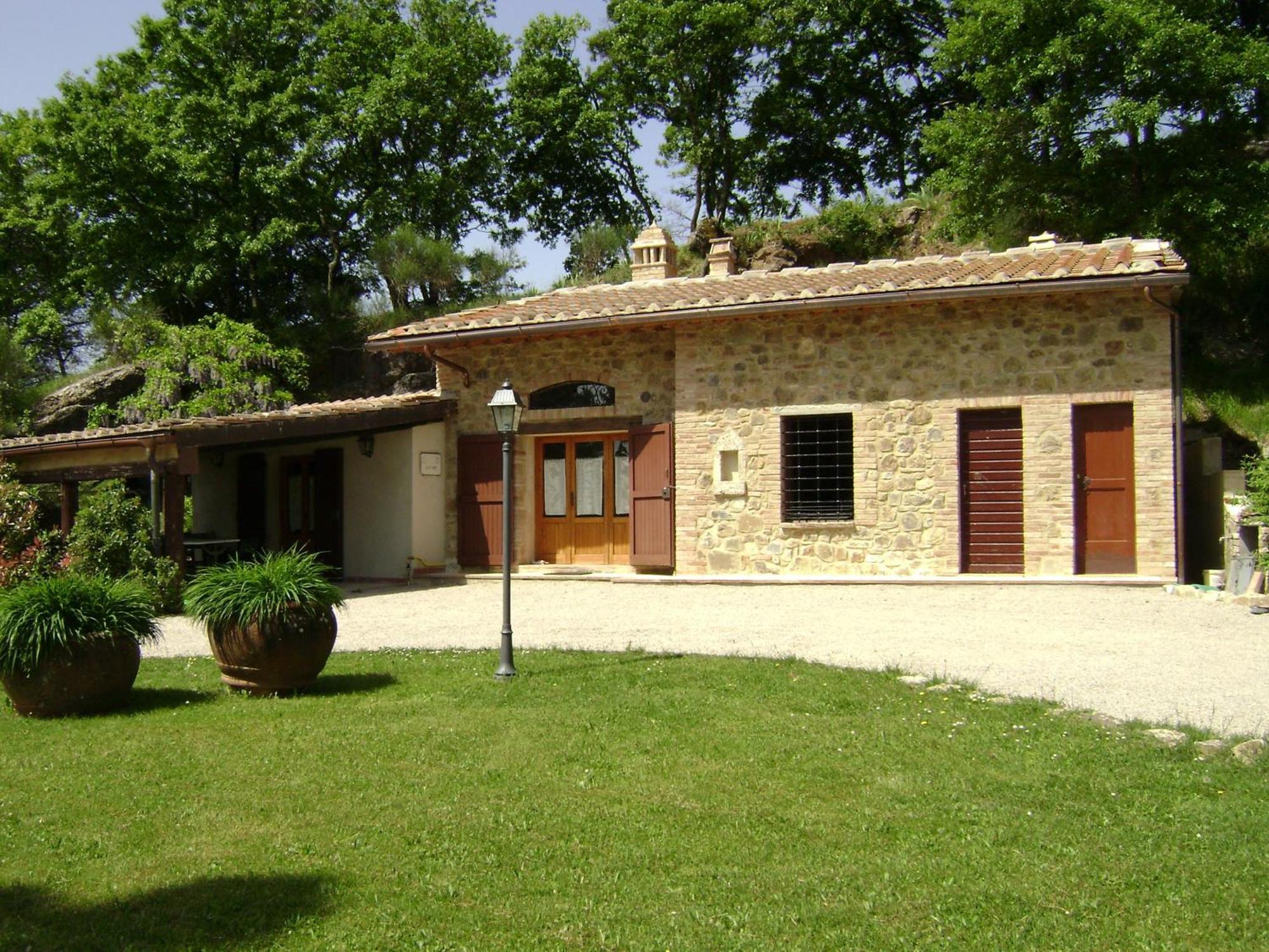 Sassi Bianchi Guest House Sensano Exterior photo